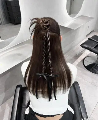 ヘアアレンジ ハイトーン デザインカラーのヘアスタイル