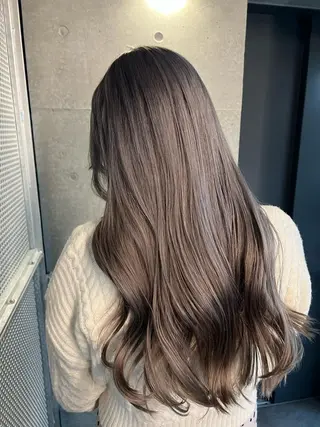 ロング カラー 吉野 瑳桜のヘアスタイル