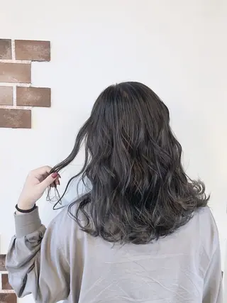 ミディアム カラー 作野 潮織のヘアスタイル