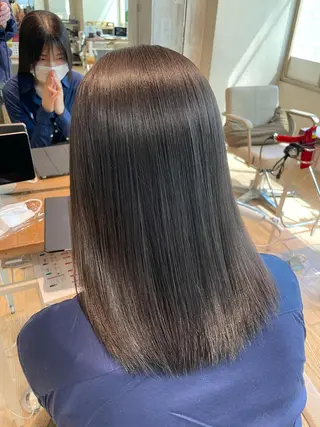 ミディアム 表参道小顔カット前髪 割れ改善クロスパーマのヘアスタイル