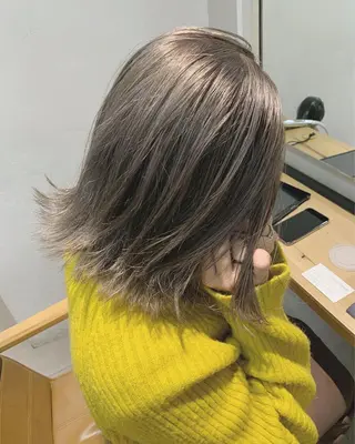 ミディアム カラー ネイル ハイトーンボブ 前田 表参道 グレージュのヘアスタイル
