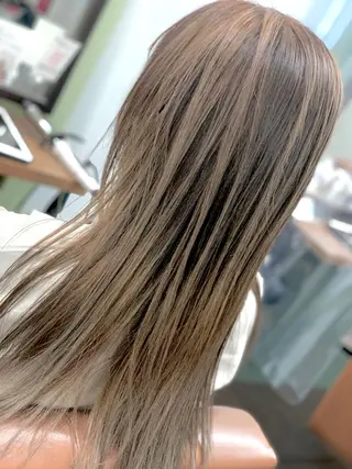 セミロング ブリーチ毛に縮毛矯正 ✨カラー✨山田 正幸のヘアスタイル