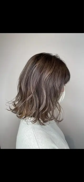 ショート カラー ブリーチ👩🦳/ ✂︎MANAMIのヘアスタイル