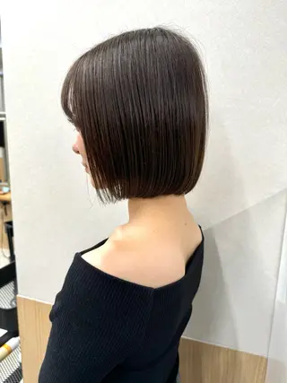 ショート レイヤー・カット モデル・透明感カラーのヘアスタイル