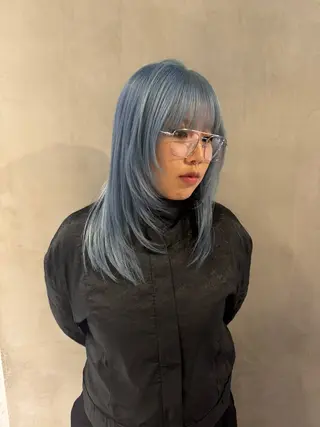 ミディアム 黒染め落とし ムラ修正　ハイトーンのヘアスタイル