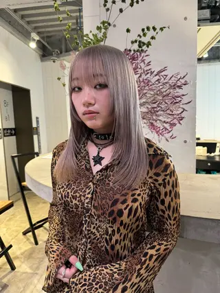 ミディアム 黒染め落とし ムラ修正　ハイトーンのヘアスタイル