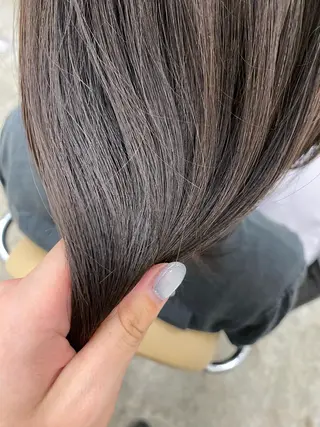 カラー KVELL ユナのヘアスタイル
