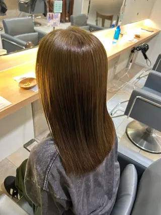 カラー 菅沼 紀世／顔周りレイヤーのヘアスタイル