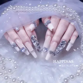ネイル HAPPINAS🎀  れん🖤痛ネイルのネイルデザイン