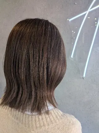 ミディアム ARCANA 鴨井　絵利子のヘアスタイル