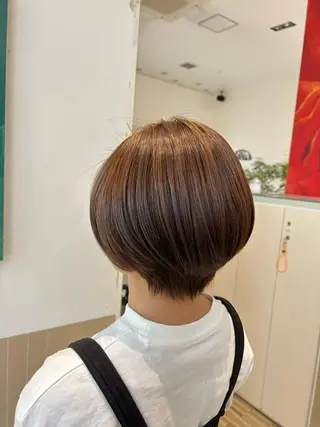 ショート カラー 生田 比奈のヘアスタイル