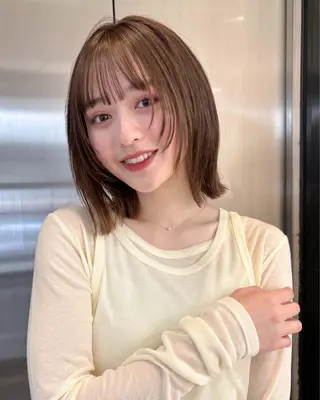 ミディアム カラー 脇野 茉優のヘアスタイル