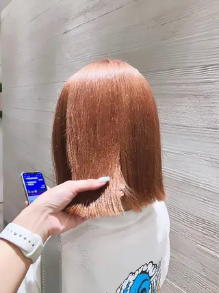 ショート カラー サキ🤍ハイトーン 🩰くびれ巻きヘアのヘアスタイル