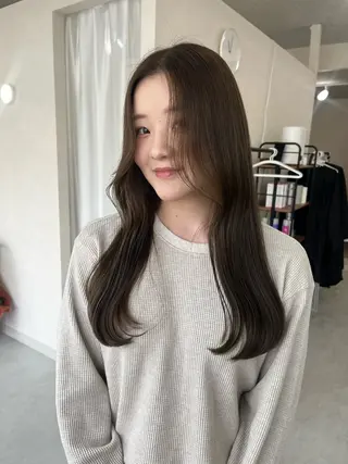ロング カラー 長山 茉白のヘアスタイル