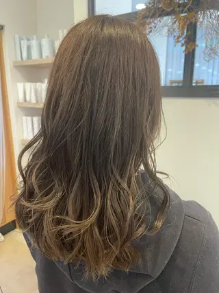 セミロング カラー 由比藤理子 ブリーチカラー🌈のヘアスタイル