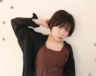 ショート カラー 市川 千夏のヘアスタイル