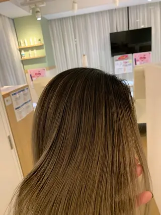 ミディアム れい🫧 ハイトーン特化のヘアスタイル