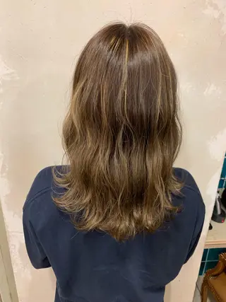 セミロング カラー 井上 日菜乃のヘアスタイル