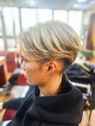 カラー メンズ 特殊パーマ 片山恭兵のヘアスタイル