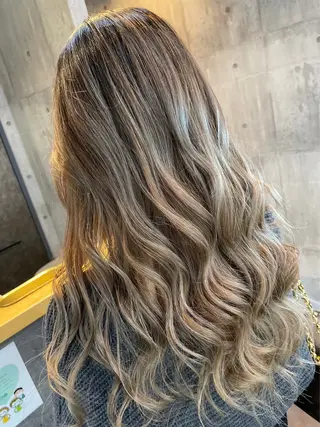 ロング 透明感ハイトーン カラー🦋🌧希咲のヘアスタイル
