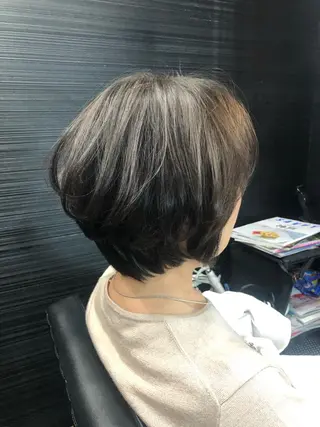 ショート カラー 山本 雅由のヘアスタイル