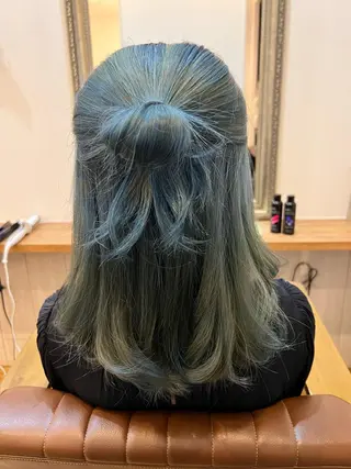セミロング カラー 🐰ハイトーンカラー 畠山 渡🐰のヘアスタイル