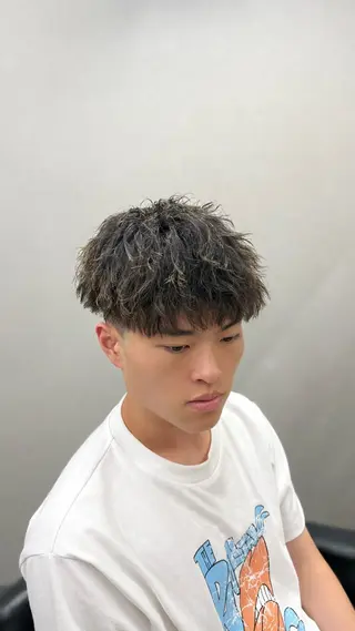 ショート パーマ SLASHメンズ専門 大西郁也のヘアスタイル