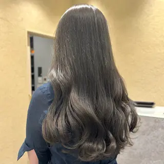 ロング カラー ひなた あゆみのヘアスタイル