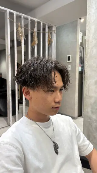 ミディアム パーマ メンズ 高橋 周のヘアスタイル