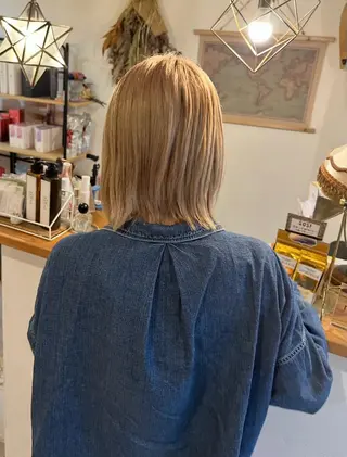 ミディアム 梅田 薫のヘアスタイル