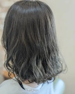 ミディアム カラー 加藤 彩のヘアスタイル