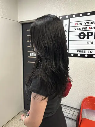 ロング カラー ﾚｲﾔｰ/ﾊｲﾄｰﾝ WAKANAのヘアスタイル