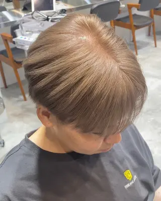 ショート カラー 藤川 明英里のヘアスタイル