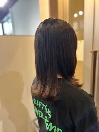 ミディアム Reina .のヘアスタイル