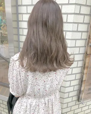 セミロング カラー パーマ ヘアアレンジ ハイトーン特化🤍 浦住のヘアスタイル
