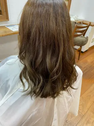 ロング カラー 安澤 彩奈のヘアスタイル