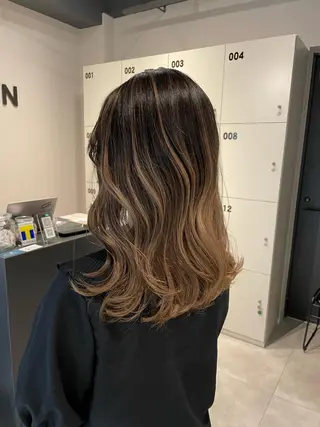 ショート カラー ブリーチ👩🦳/ ✂︎MANAMIのヘアスタイル