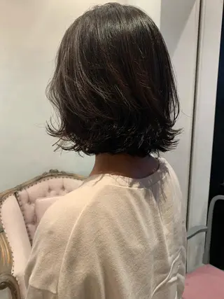 ミディアム SAKINO. ベージュカラーのヘアスタイル
