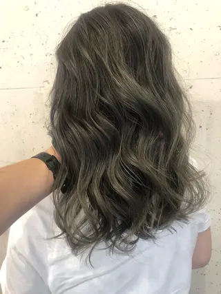 カラー 360°キレイな ショートカットのヘアスタイル