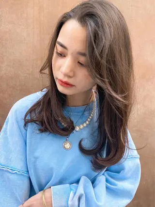 セミロング カラー 岡野 静華のヘアスタイル