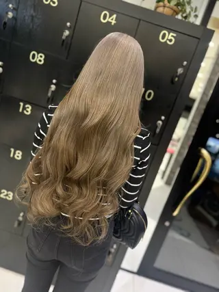 ロング カラー 伊藤 柚奈のヘアスタイル