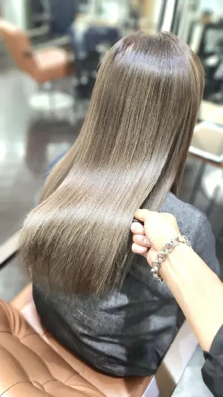 セミロング ヒロセ シュウジのヘアスタイル