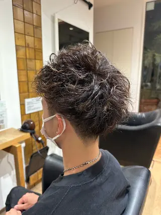 ショート パーマ メンズ 鈴木 優斗のヘアスタイル