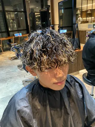 ショート カラー パーマ メンズ 波巻きスパイラルパー マ/シャドウパーマ駿のヘアスタイル