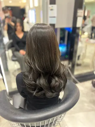 セミロング パーマ コテ巻きパーマ💙 シノヤユイのヘアスタイル