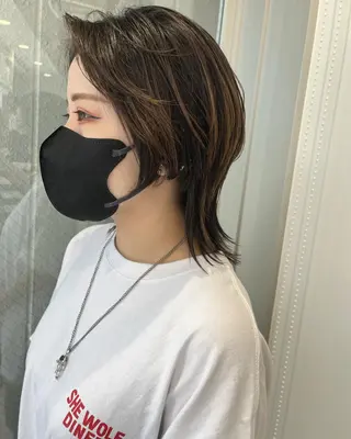 ミディアム ウルフカット/吉村 桃子のヘアスタイル