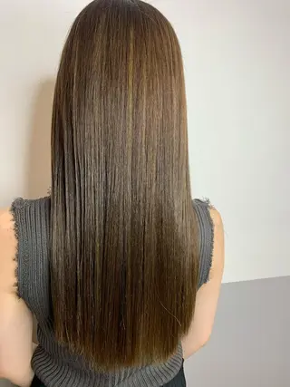 ロング カラー トップ スタイリストのヘアスタイル