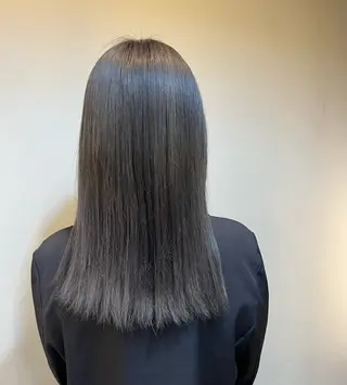 カラー 手塚 由佳のヘアスタイル