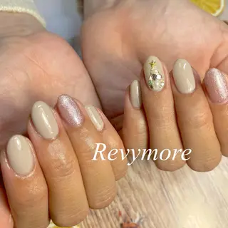ミディアム ネイル nail salon Revymoreのネイルデザイン