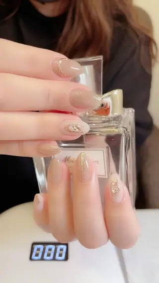 ミディアム カラー ネイル Petite Cannelleのネイルデザイン